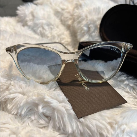 Tom Ford Clear Blue Gradient Authentic
Sunglasses - Picture 3 of 9
